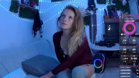 sarahdellisonn online show from November 27, 8:45 pm