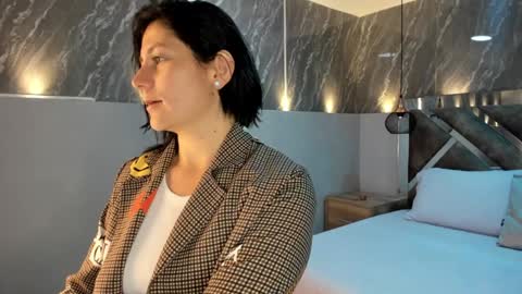 Sarah Deyvis online show from December 26, 1:54 pm