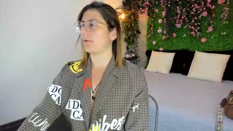 Sarah Deyvis online show from November 21, 6:54 pm