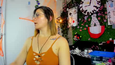 Sarah Deyvis online show from November 1, 4:44 pm