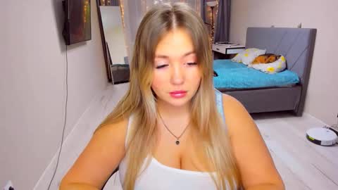 Sarah online show from January 18, 2:24 pm