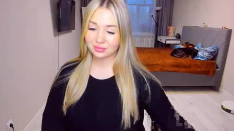 Sarah online show from April 15, 3:56 pm