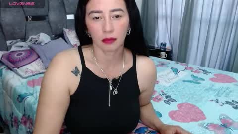 Snapshot of sarahott_1 chatting on November 1, 10:25 pm Lia online show from November 1, 10:25 pm