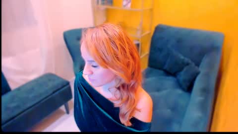 Sarah  Follow me  Thumb UP  online show from January 8, 8:06 am