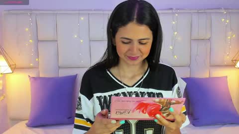 Snapshot of sarahsophia_ chatting on January 11, 11:23 am SARAH online show from January 11, 11:23 am