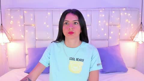 Snapshot of sarahsophia_ chatting on February 6, 11:31 am SARAH online show from February 6, 11:31 am