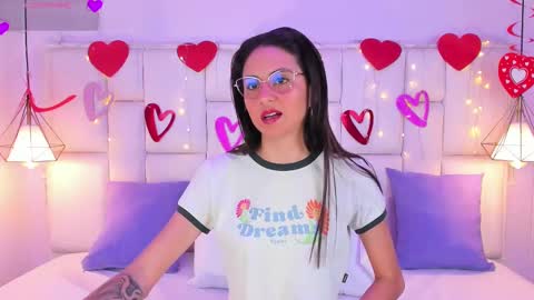 Snapshot of sarahsophia_ chatting on February 20, 11:31 am SARAH online show from February 20, 11:31 am