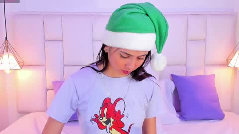 Snapshot of sarahsophia_ chatting on December 5, 11:16 am SARAH online show from December 5, 11:16 am
