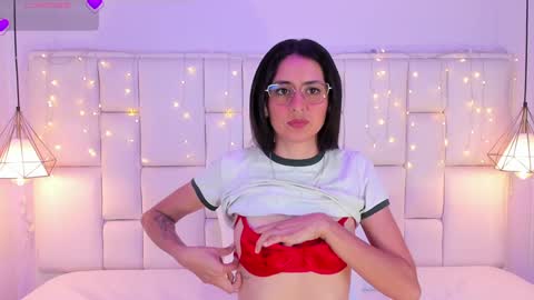 Snapshot of sarahsophia_ chatting on February 3, 11:42 am SARAH online show from February 3, 11:42 am