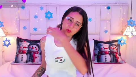 Snapshot of sarahsophia_ chatting on December 31, 11:20 am SARAH online show from December 31, 11:20 am