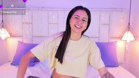Snapshot of sarahsophia_ chatting on January 16, 11:37 am SARAH online show from January 16, 11:37 am