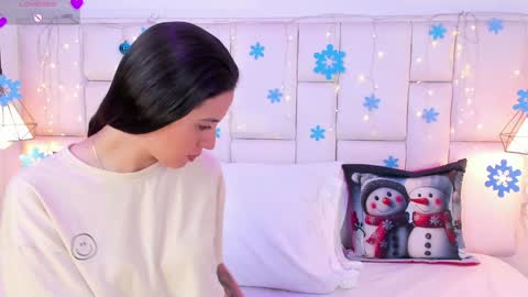 Snapshot of sarahsophia_ chatting on December 18, 11:34 am SARAH online show from December 18, 11:34 am
