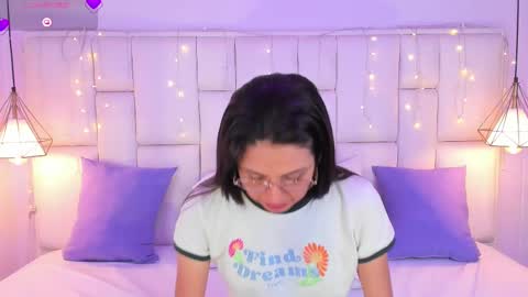 Snapshot of sarahsophia_ chatting on February 11, 11:31 am SARAH online show from February 11, 11:31 am