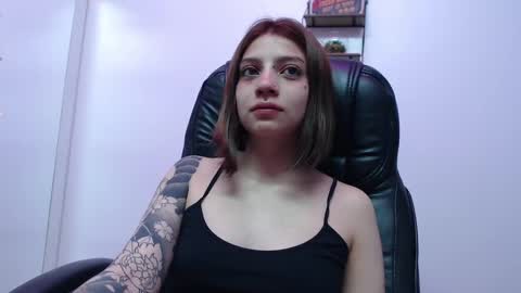 Snapshot of sarai_petite_ chatting on March 1, 6:03 am SARAI online show from March 1, 6:03 am