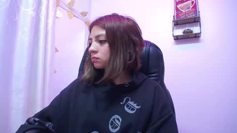 Snapshot of sarai_petite_ chatting on March 8, 1:01 pm SARAI online show from March 8, 1:01 pm