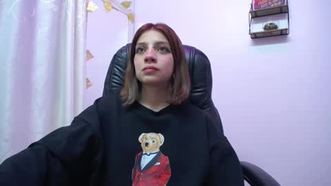 Snapshot of sarai_petite_ chatting on March 9, 3:43 am SARAI online show from March 9, 3:43 am
