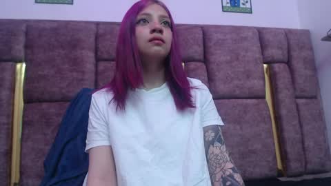 Snapshot of sarai_petite_ chatting on December 11, 4:49 am SARAI online show from December 11, 4:49 am