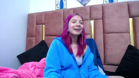 Snapshot of sarai_petite_ chatting on December 20, 4:53 am SARAI online show from December 20, 4:53 am