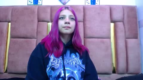 Snapshot of sarai_petite_ chatting on December 14, 4:34 am SARAI online show from December 14, 4:34 am