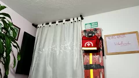 Snapshot of sarai_petite_ chatting on December 13, 6:53 am SARAI online show from December 13, 6:53 am