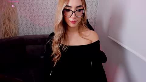 Sara jones   online show from December 5, 9:27 pm