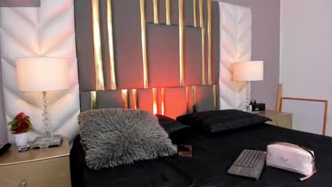 Snapshot of sarajonness_ chatting on September 20, 1:20 pm Sara Jonnes online show from September 20, 1:20 pm