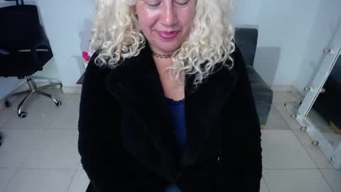 Saraloves online show from November 9, 2:07 am