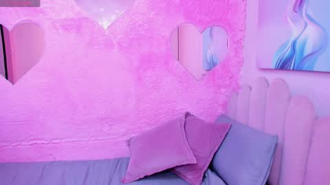 Snapshot of saramagiic chatting on December 20, 7:17 pm   online show from December 20, 7:17 pm