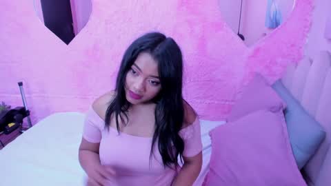 Snapshot of saramagiic chatting on December 28, 7:11 pm   online show from December 28, 7:11 pm