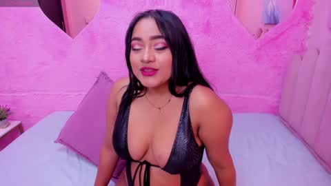 Snapshot of saramagiic chatting on January 8, 7:34 pm   online show from January 8, 7:34 pm