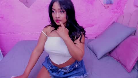 Snapshot of saramagiic chatting on December 17, 5:04 pm   online show from December 17, 5:04 pm