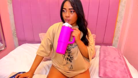 Snapshot of saramagiic chatting on February 2, 11:51 am   online show from February 2, 11:51 am