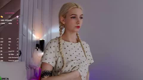 saramist online show from October 29, 1:43 am