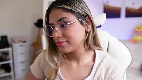 Sara online show from February 10, 10:30 pm