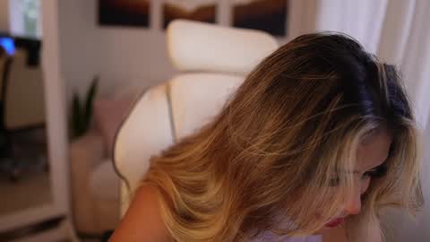 Sara online show from January 10, 10:04 pm