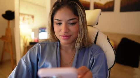 Sara online show from February 9, 11:15 pm