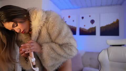 Sara online show from December 7, 9:11 pm