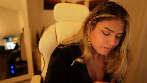 Sara online show from December 20, 11:16 pm