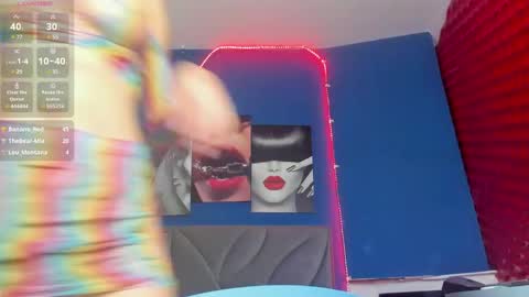 Snapshot of sararoy_ chatting on December 6, 12:05 pm Sara online show from December 6, 12:05 pm