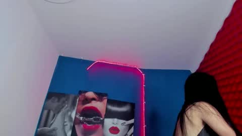 Snapshot of sararoy_ chatting on December 4, 12:14 pm Sara online show from December 4, 12:14 pm