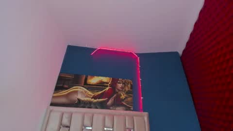 Snapshot of sararoy_ chatting on December 28, 12:13 pm Sara online show from December 28, 12:13 pm