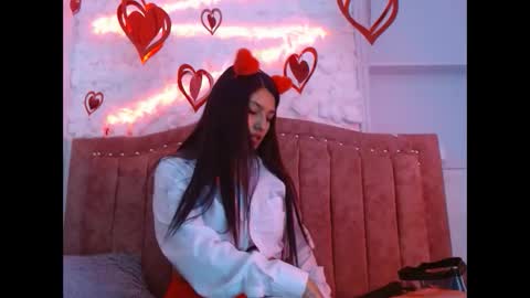 Snapshot of sarastonesx chatting on February 14, 3:11 am sarastonesx online show from February 14, 3:11 am