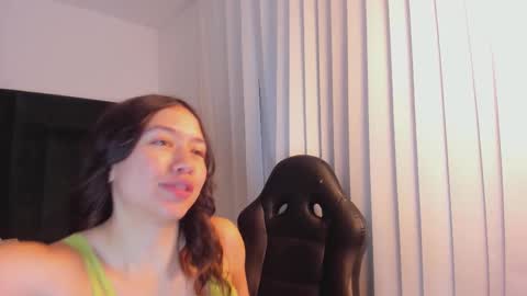 Snapshot of sarawagner_ chatting on September 10, 6:08 pm online show from September 10, 6:08 pm