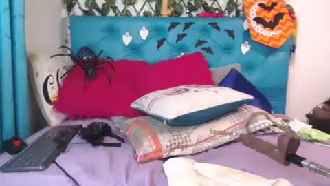 Snapshot of sarawiills chatting on October 11, 2:42 pm Sara Wills online show from October 11, 2:42 pm