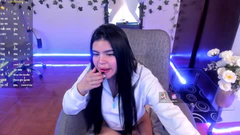 saray__jones online show from January 11, 12:29 pm