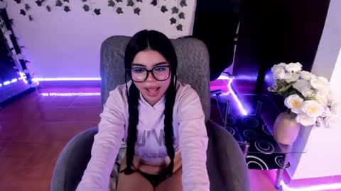 saray__jones online show from January 17, 3:00 pm