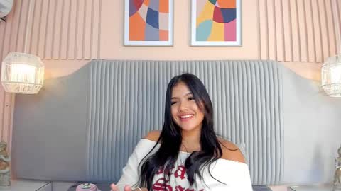 Sara  online show from December 7, 2:02 pm