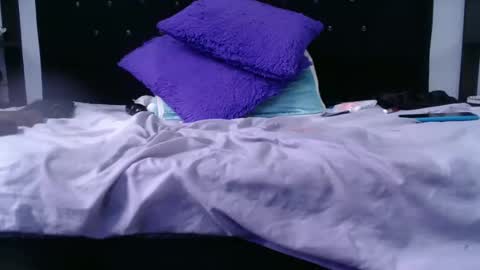 Snapshot of sarita_multisquirt chatting on March 5, 7:17 pm Sara online show from March 5, 7:17 pm