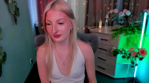 sarrah_blush online show from September 15, 1:41 pm