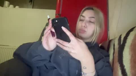 Sarrah online show from February 7, 8:10 pm